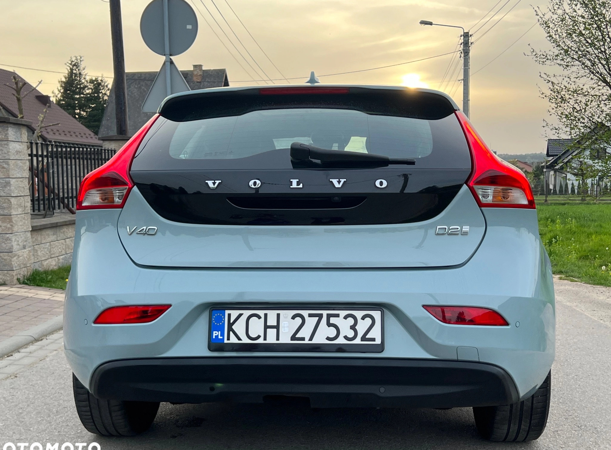 Volvo V40 cena 59900 przebieg: 165500, rok produkcji 2017 z Chrzanów małe 781